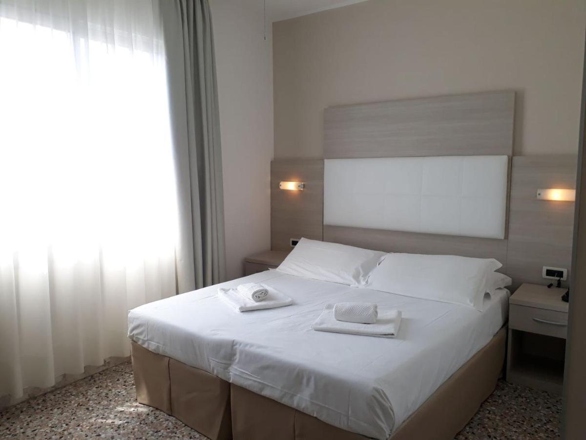 Hotel Atenea Caorle Exterior foto