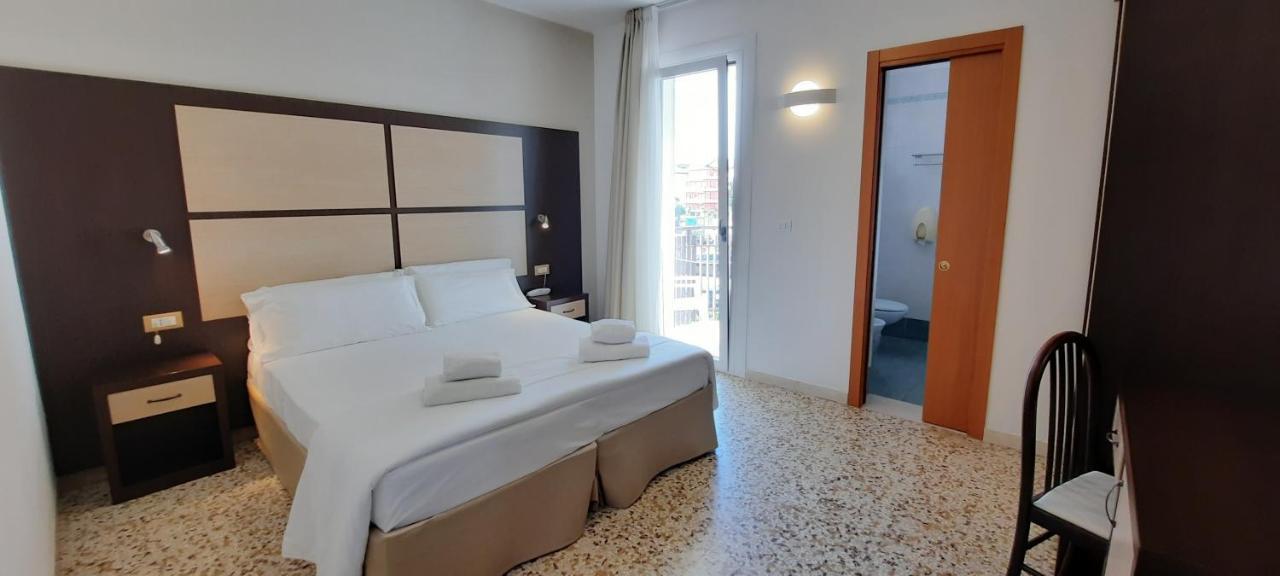 Hotel Atenea Caorle Exterior foto