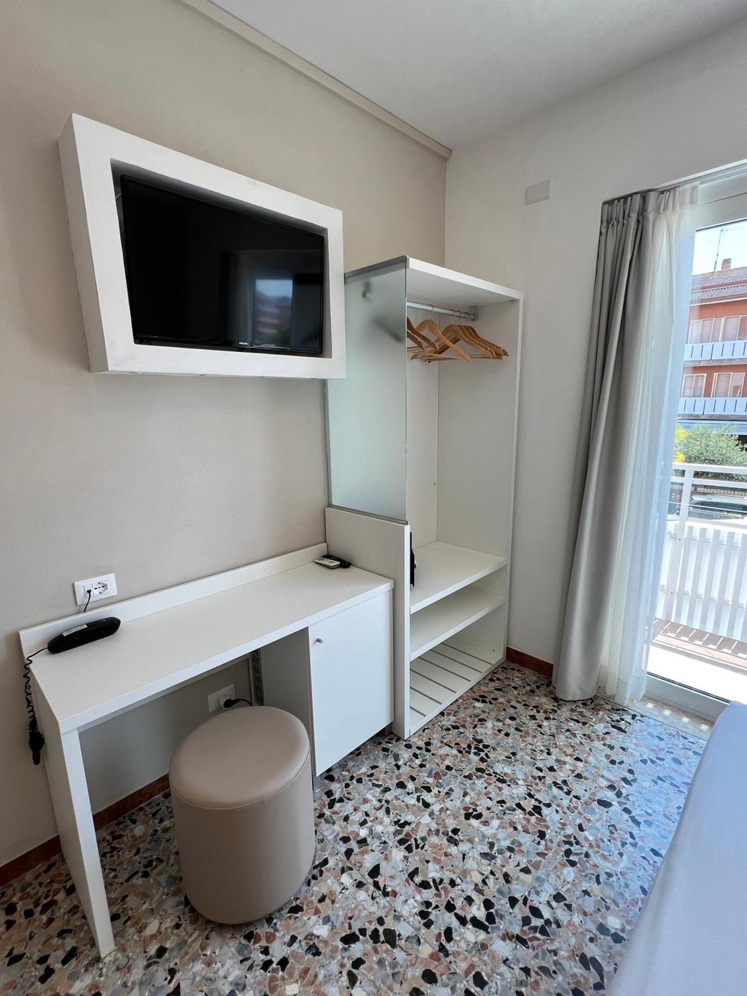 Hotel Atenea Caorle Exterior foto