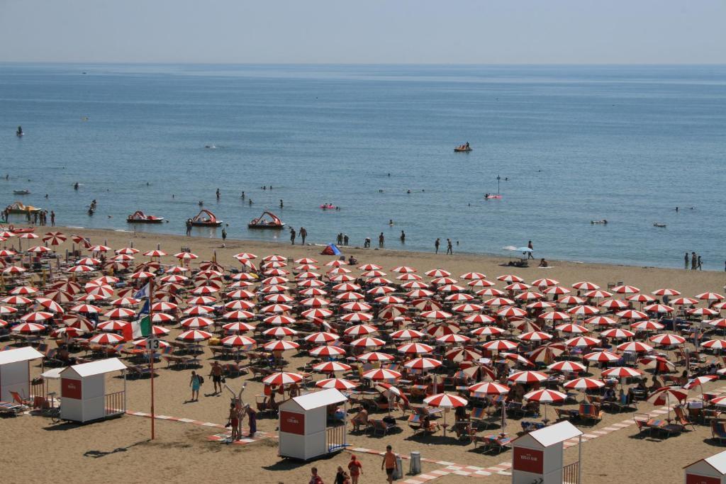 Hotel Atenea Caorle Exterior foto